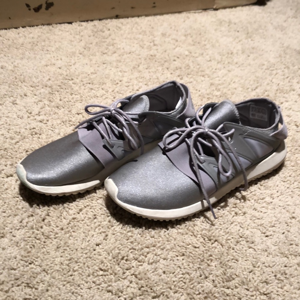 Athletic shoes
